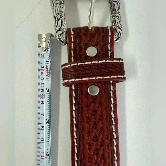 Tooled Scalloped Concho Western Leather‎ Belt - Chestnut 32”
